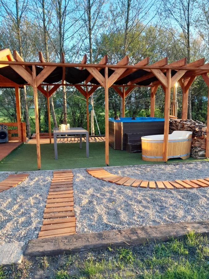 Pensjonat Agroturystyczny Pod Modrzewiem Bed and Breakfast Florczaki Eksteriør billede